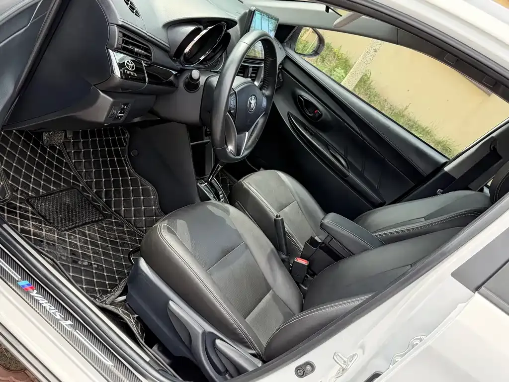 Toyota Yaris L — фото 8