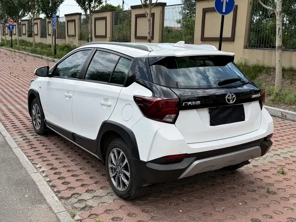 Toyota Yaris L — фото 9