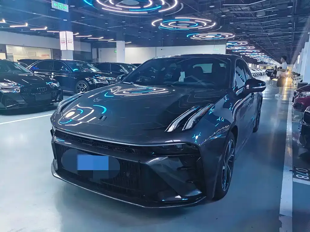 Lynk & Co 03
