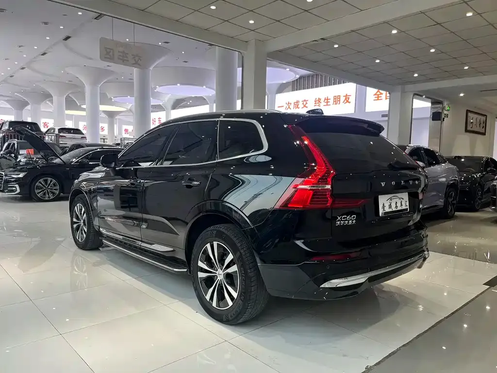Volvo XC60 — фото 9