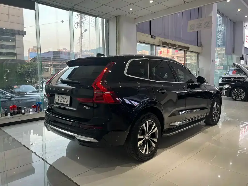 Volvo XC60 — фото 10