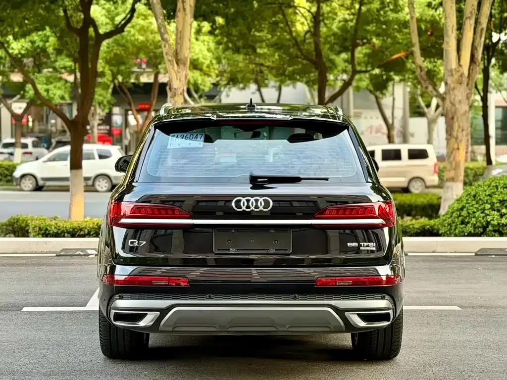 Audi Q7 — фото 6