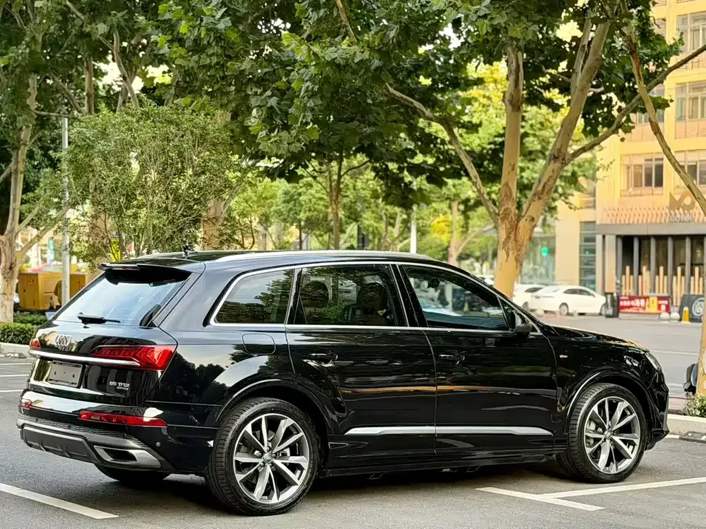 Audi Q7 — фото 9