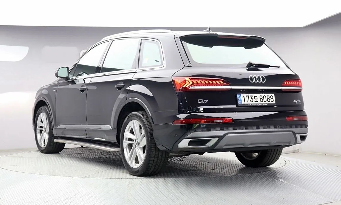 Audi Q7 — фото 6
