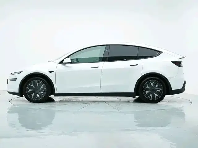 Tesla Model Y L — фото 3