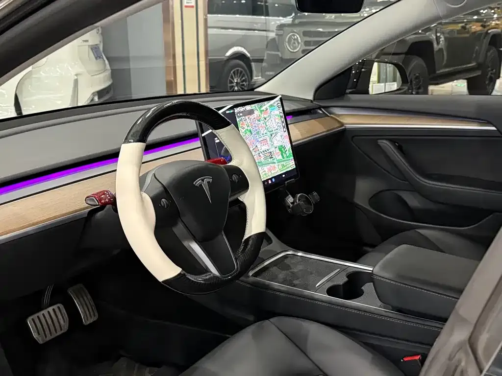 Tesla Model 3 — фото 4