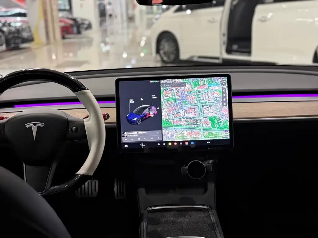 Tesla Model 3 — фото 3