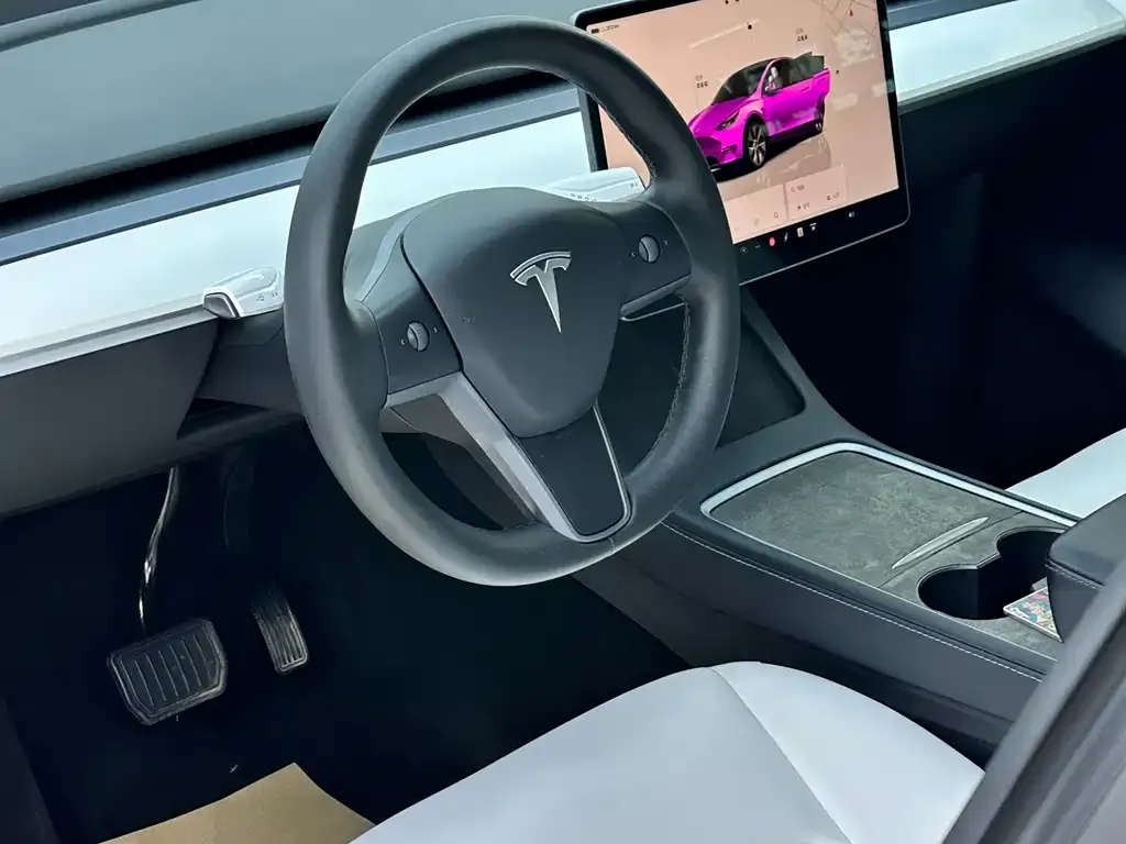 Tesla Model Y — фото 4