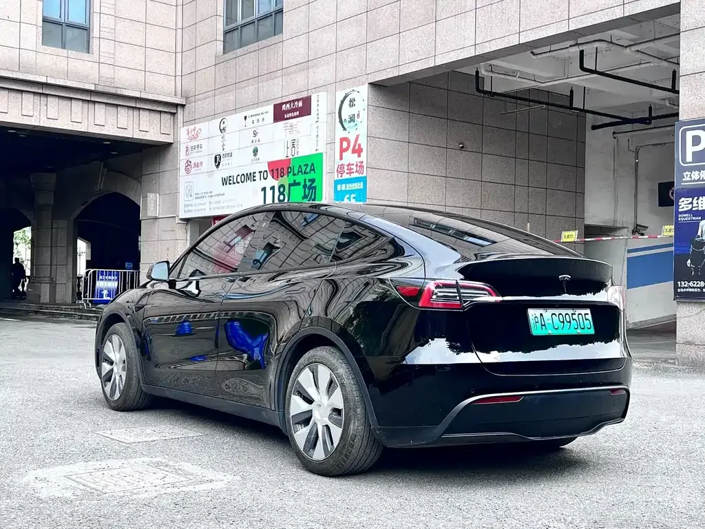 Tesla Model Y — фото 7