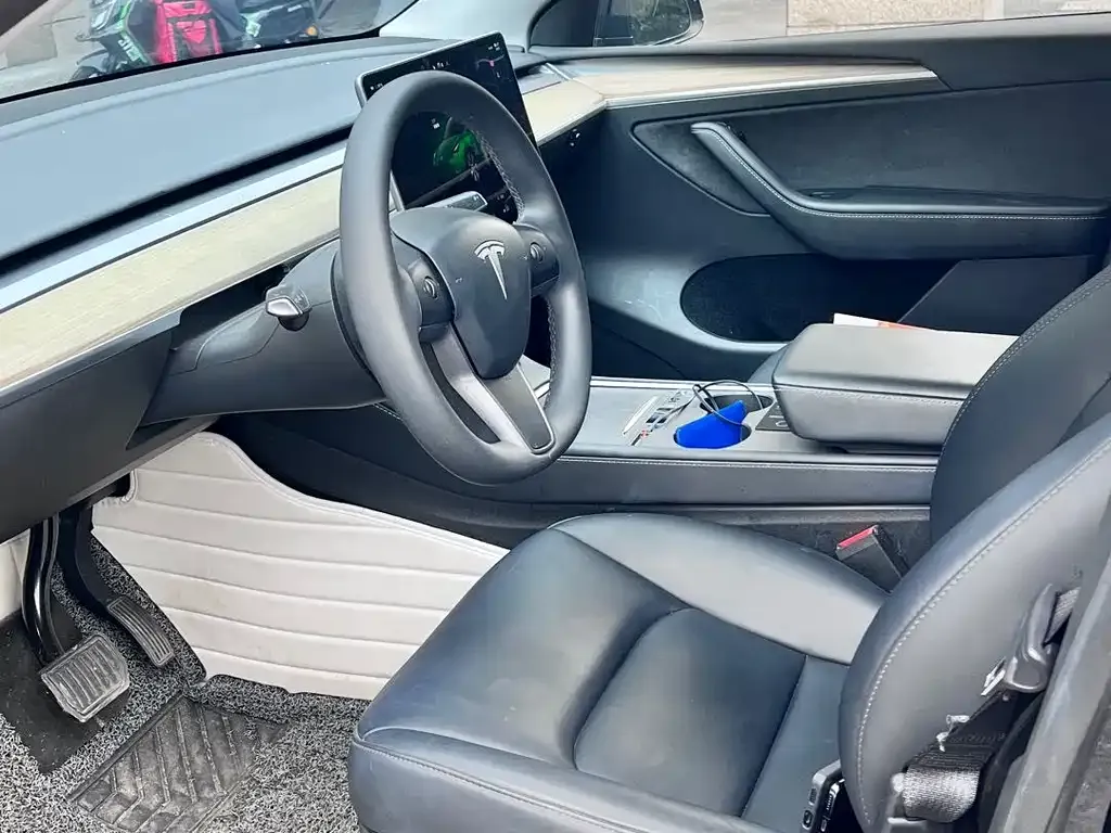 Tesla Model Y — фото 4