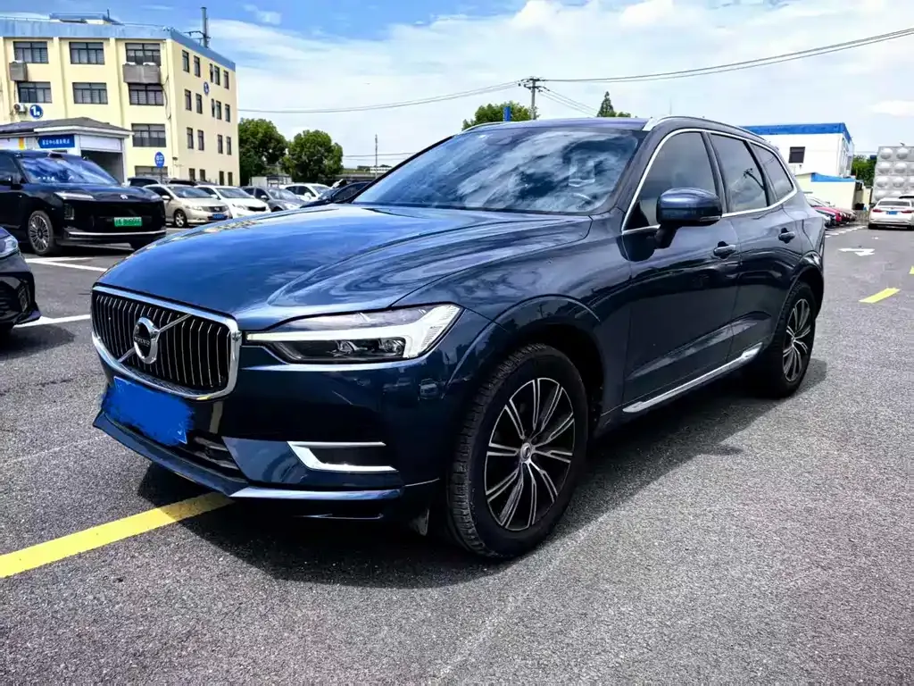 Volvo XC60 — фото 1