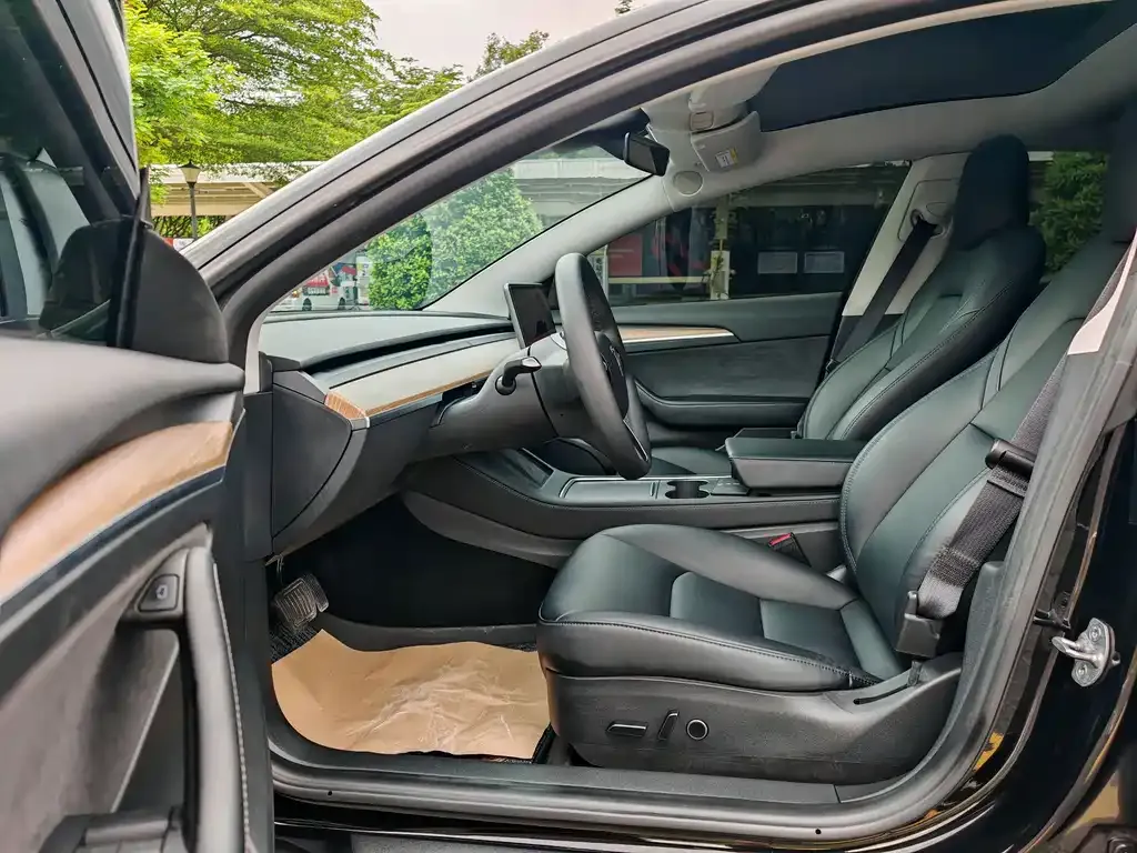 Tesla Model 3 — фото 4