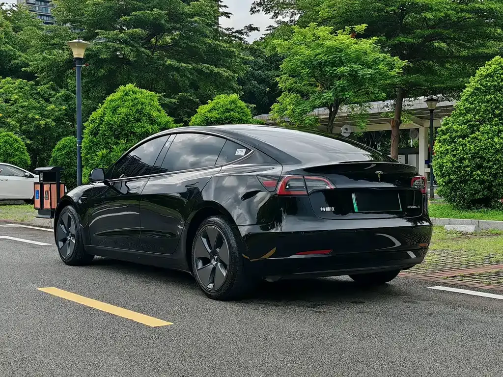 Tesla Model 3 — фото 8
