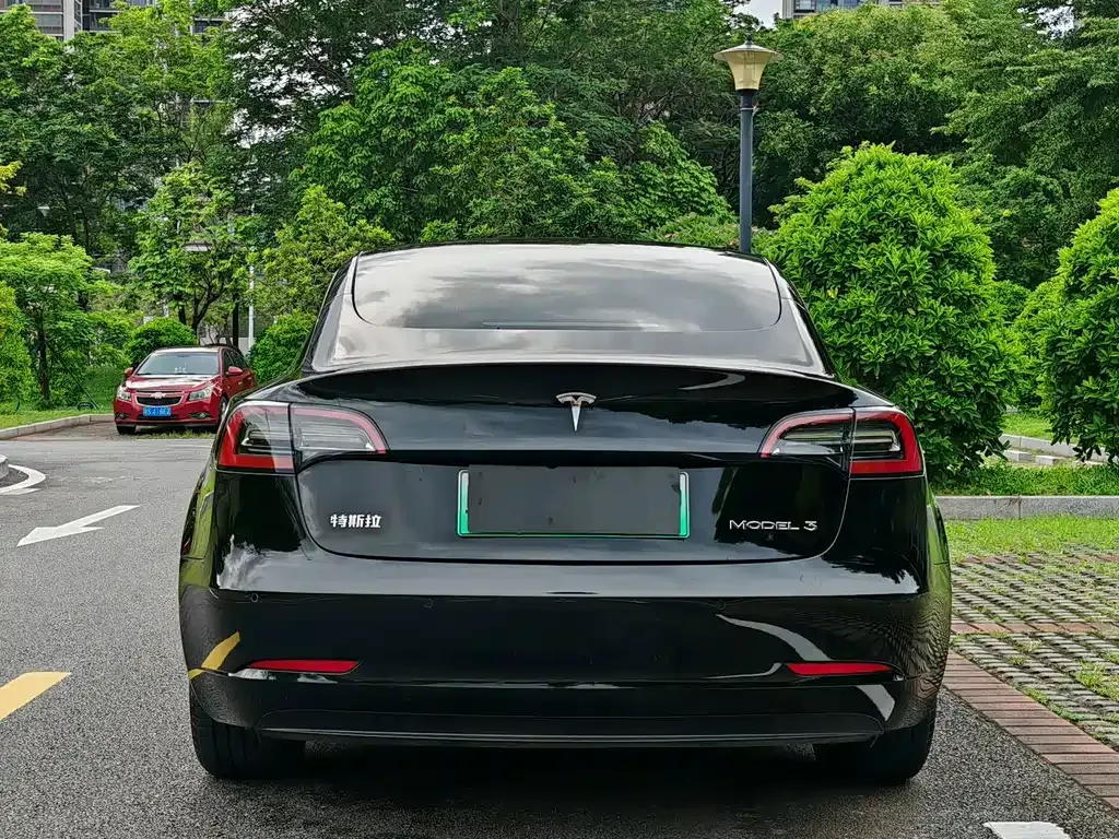 Tesla Model 3 — фото 9