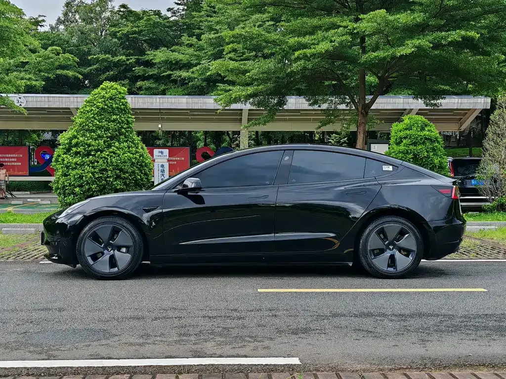 Tesla Model 3 — фото 7
