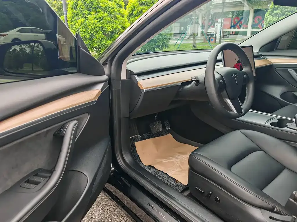 Tesla Model 3 — фото 3