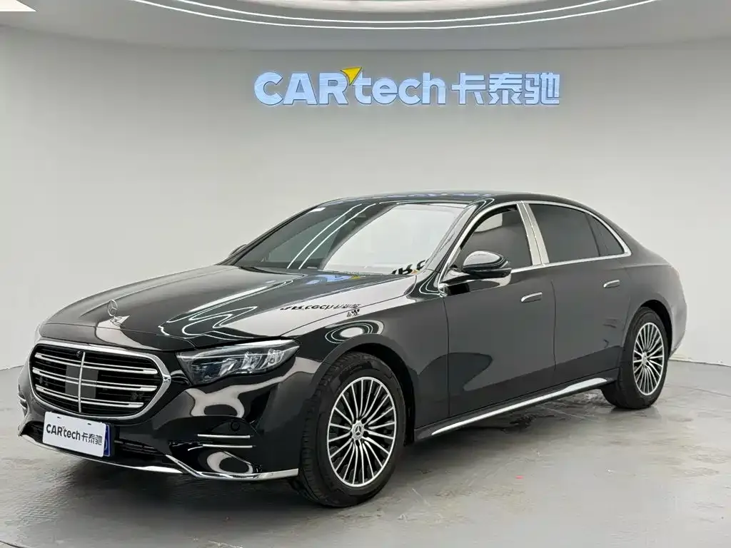 Mercedes-Benz E-Class — фото 1