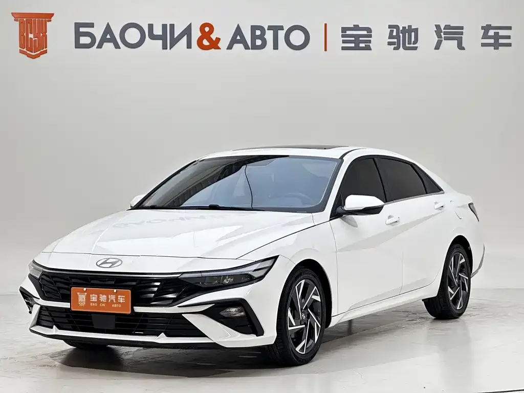 Hyundai Elantra — фото 1