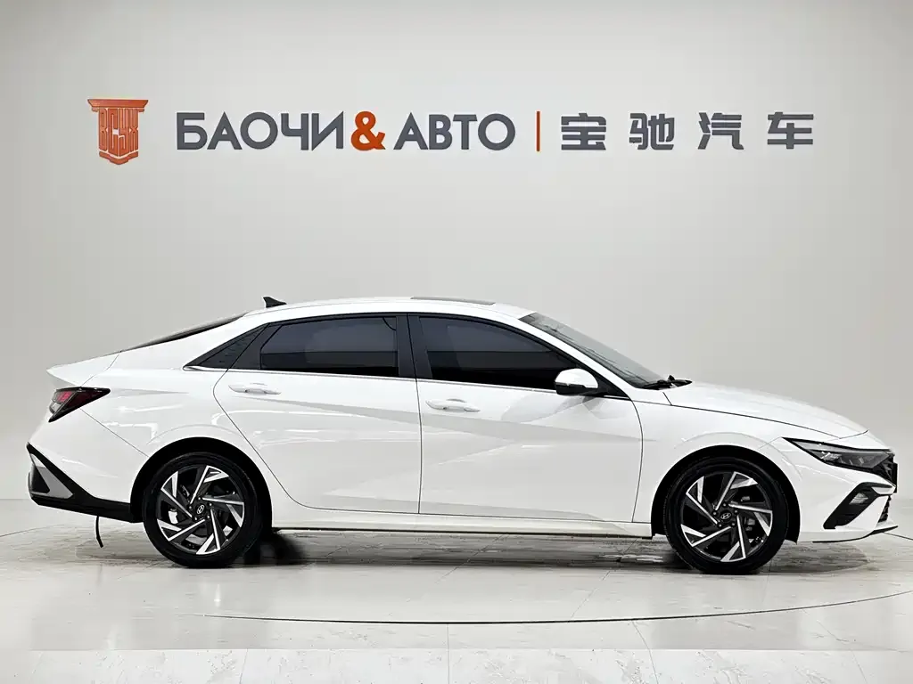Hyundai Elantra — фото 2