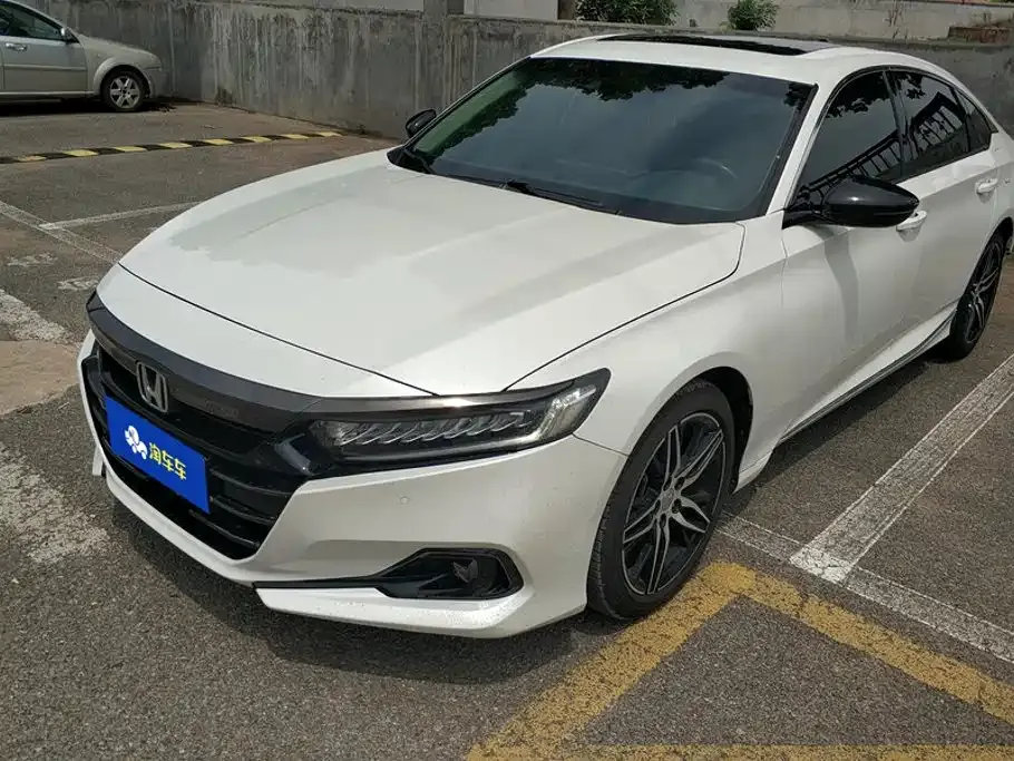Honda Accord — фото 1