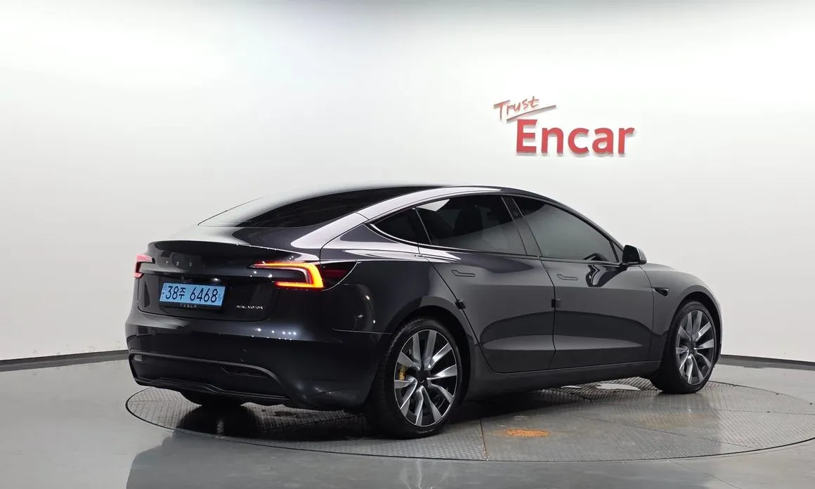 Tesla Model 3 — фото 9