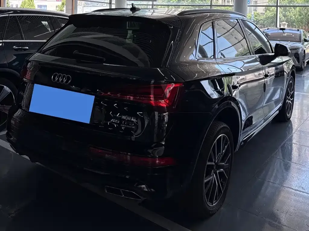 Audi Q5L — фото 10