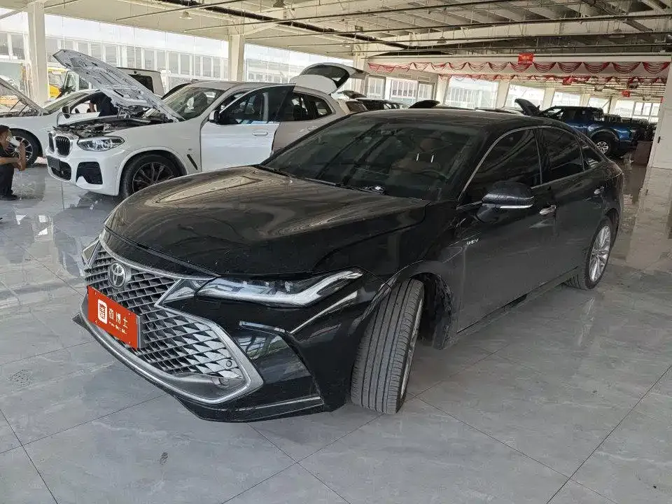 Toyota Avalon — фото 1