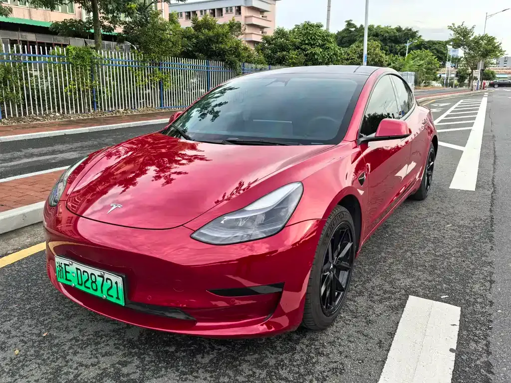 Tesla Model 3 — фото 1