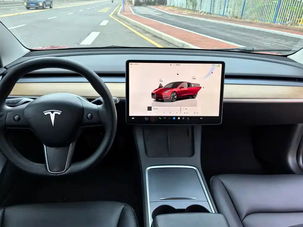 Tesla Model 3 — фото 3