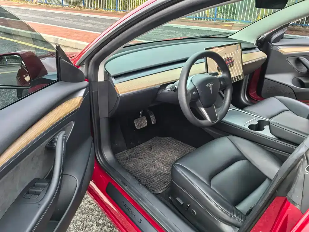 Tesla Model 3 — фото 4