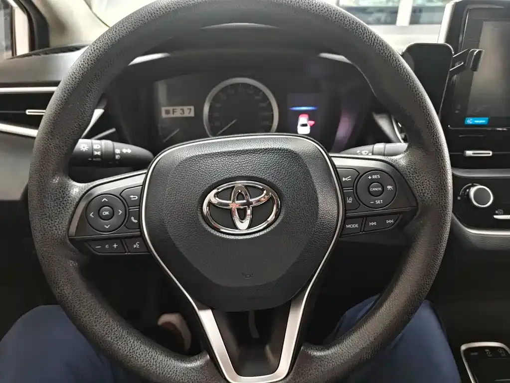 Toyota Corolla — фото 4