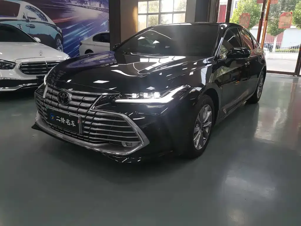 Toyota Avalon — фото 1