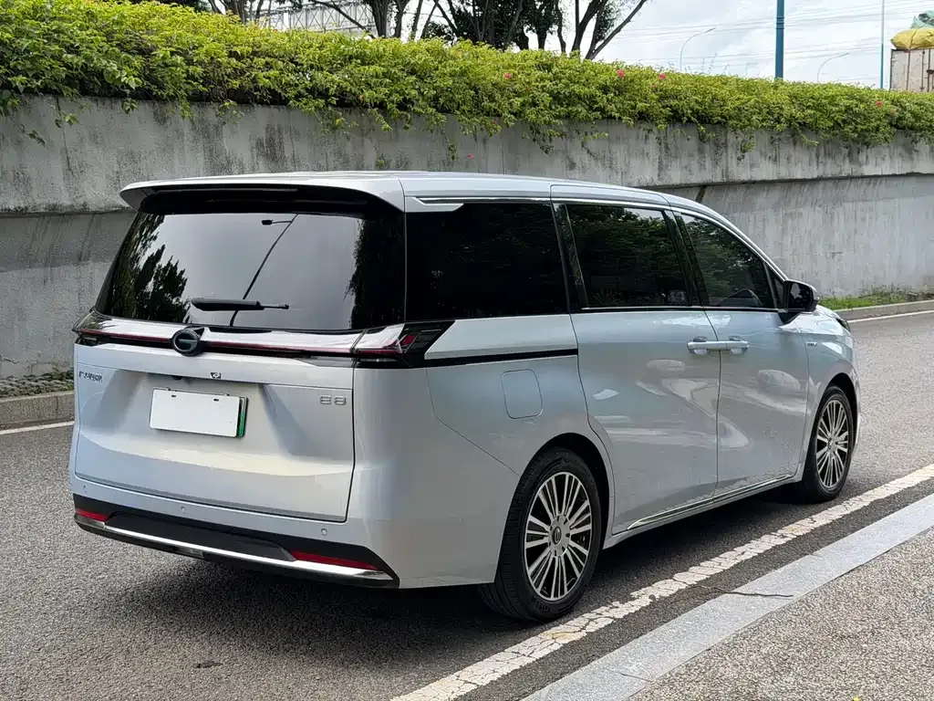 GAC Motor 传祺E8 PHEV — фото 8