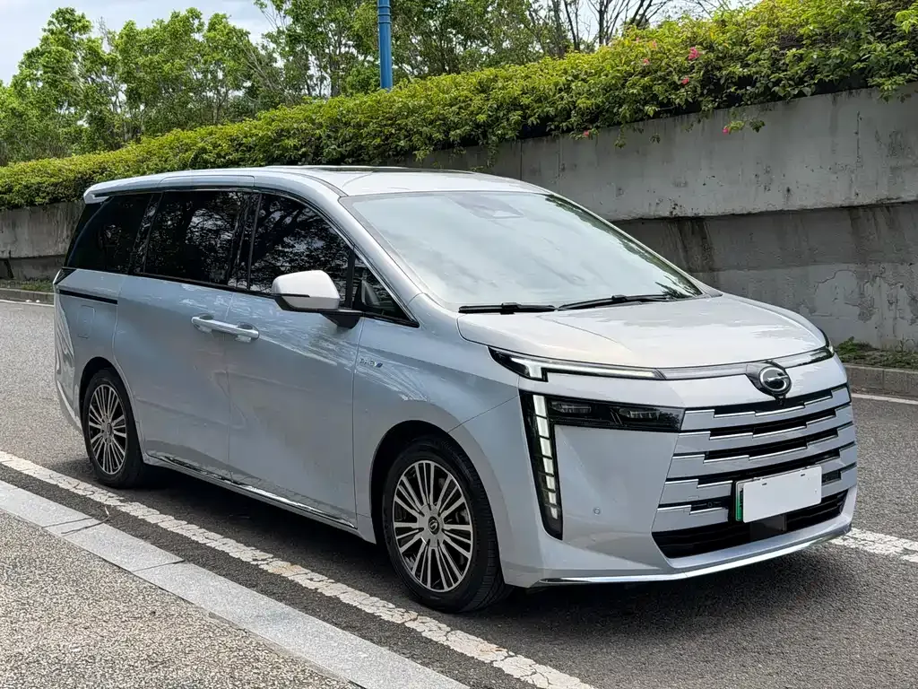 GAC Motor 传祺E8 PHEV — фото 7