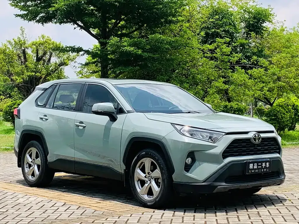 Toyota RAV4 — фото 9