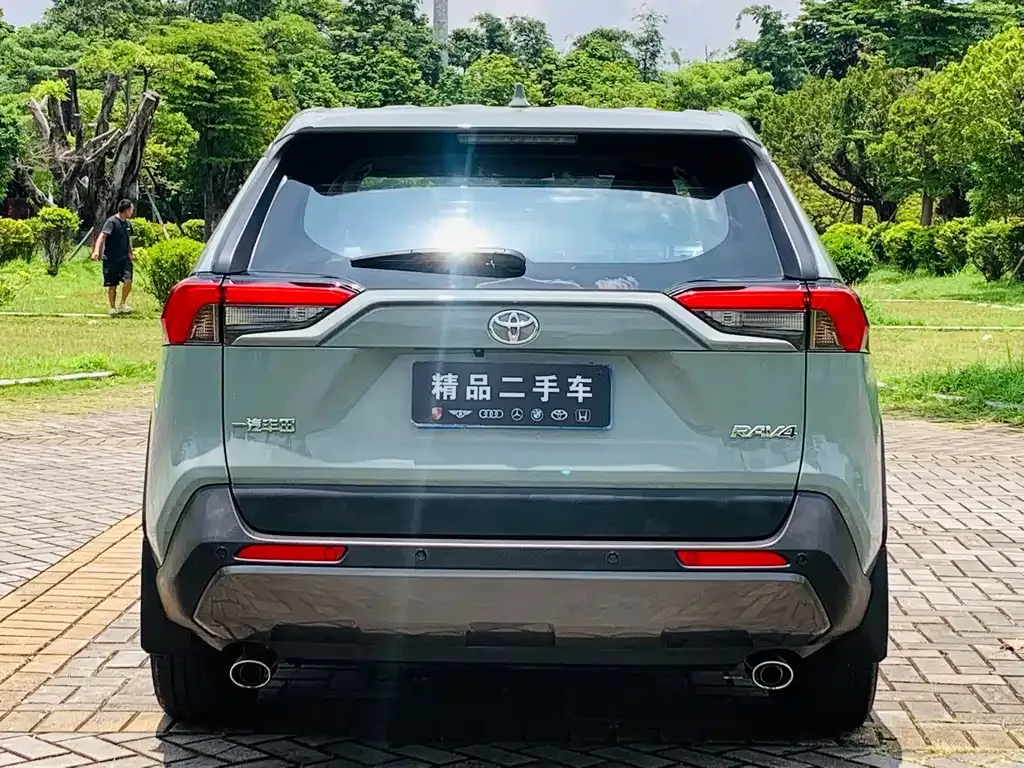 Toyota RAV4 — фото 5