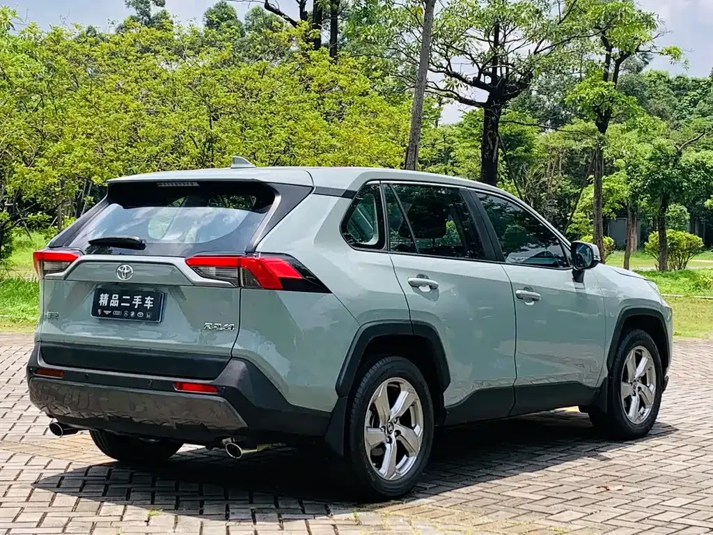 Toyota RAV4 — фото 10