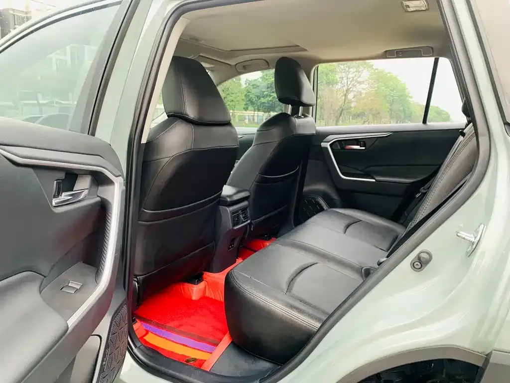 Toyota RAV4 — фото 4