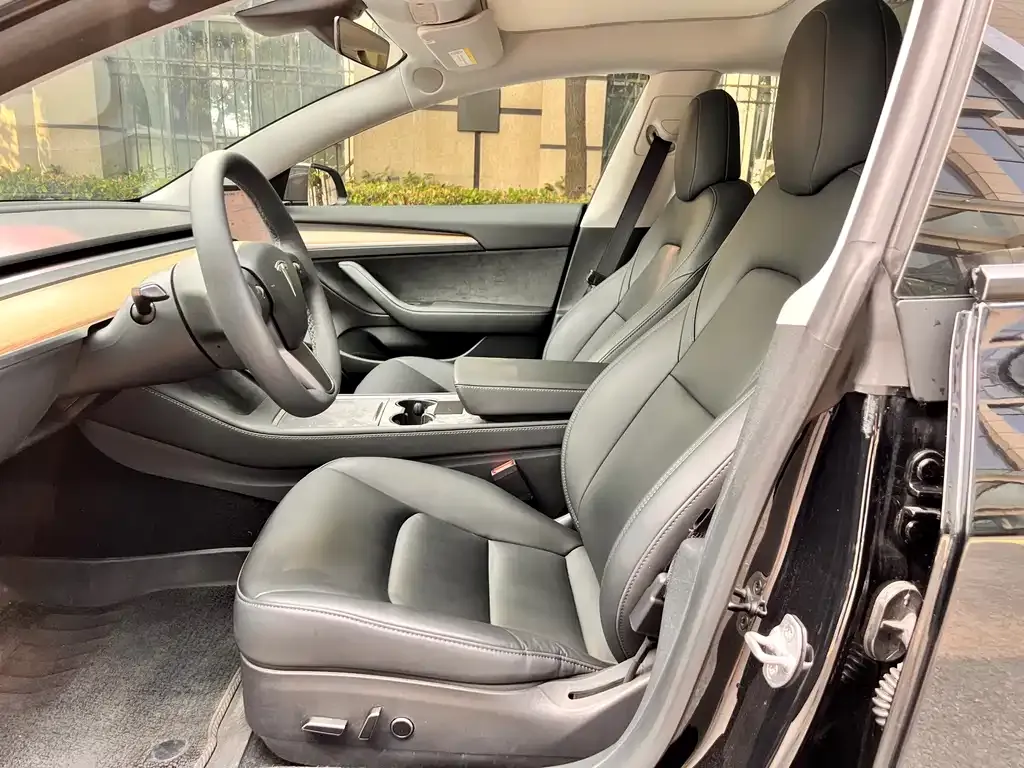 Tesla Model 3 — фото 10