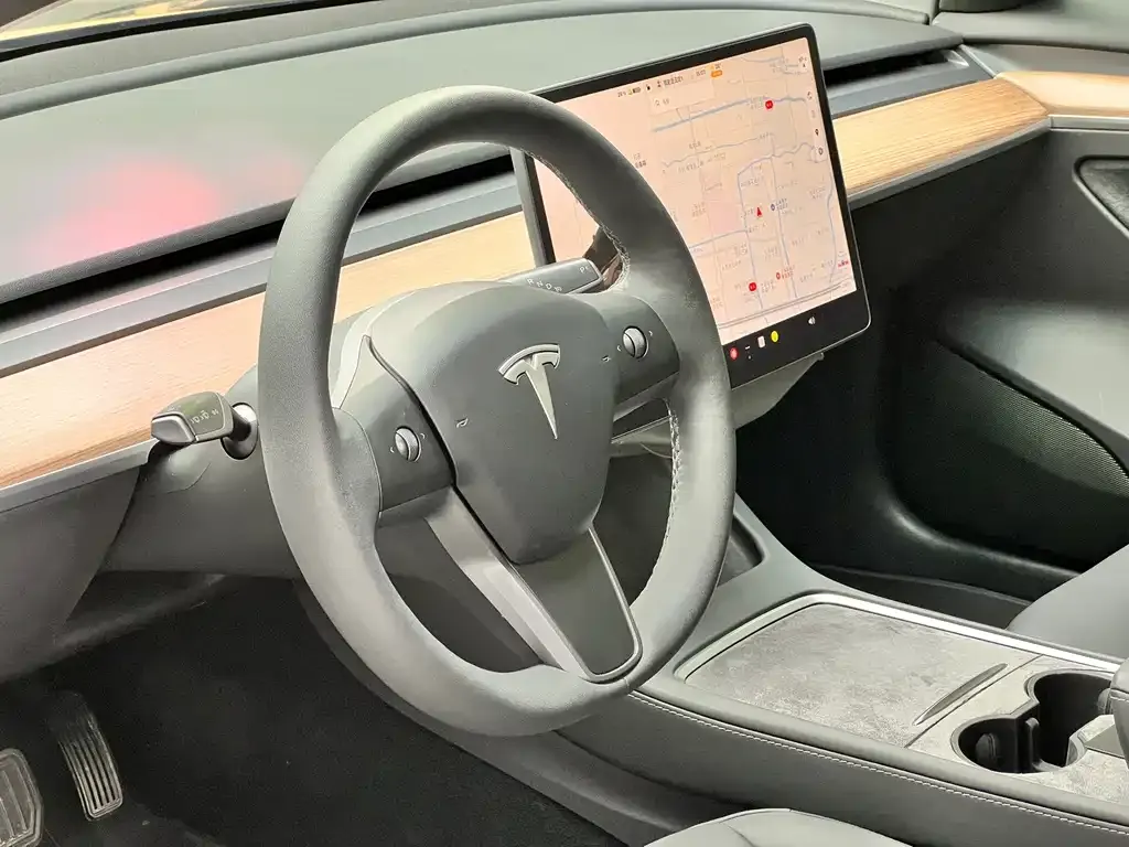 Tesla Model 3 — фото 3