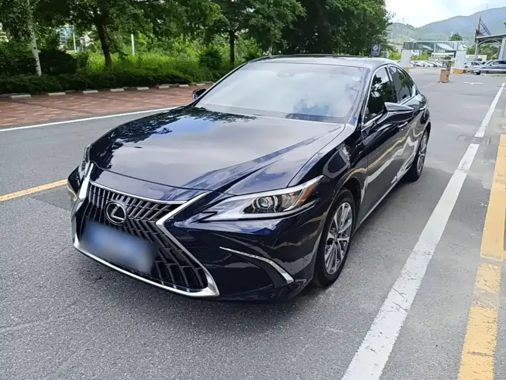 Lexus ES — фото 1