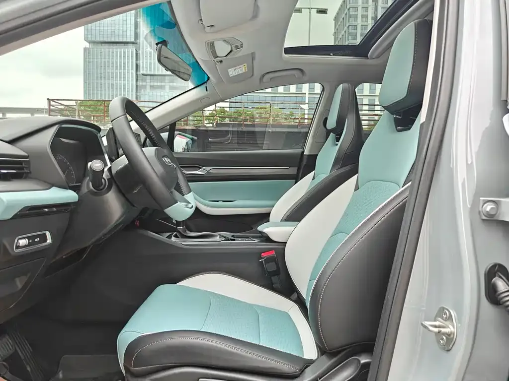 Geely Emgrand S 2022 из CN, фото 2