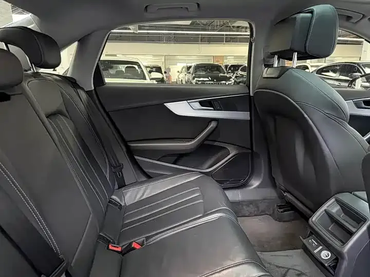 Audi A4L 2022 из CN, фото 7