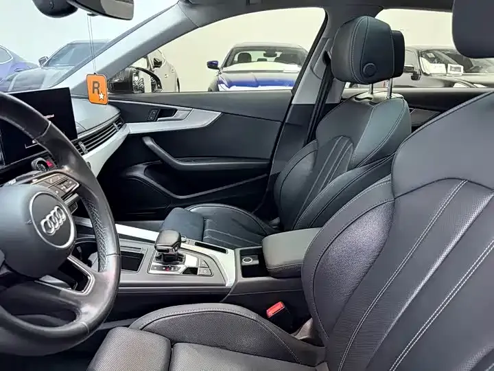Audi A4L 2022 из CN, фото 10