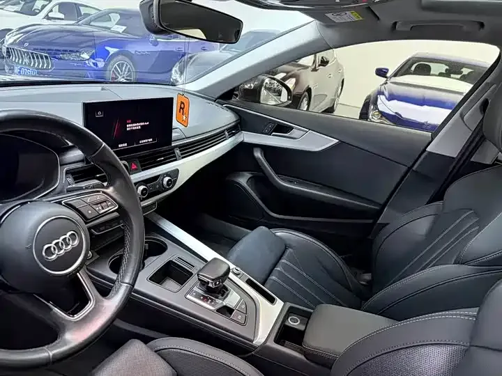 Audi A4L 2022 из CN, фото 2