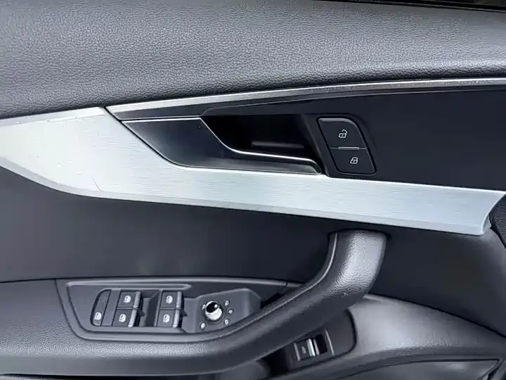 Audi A4L 2022 из CN, фото 9