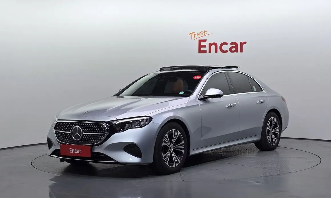 Mercedes-Benz E-Class — фото 1