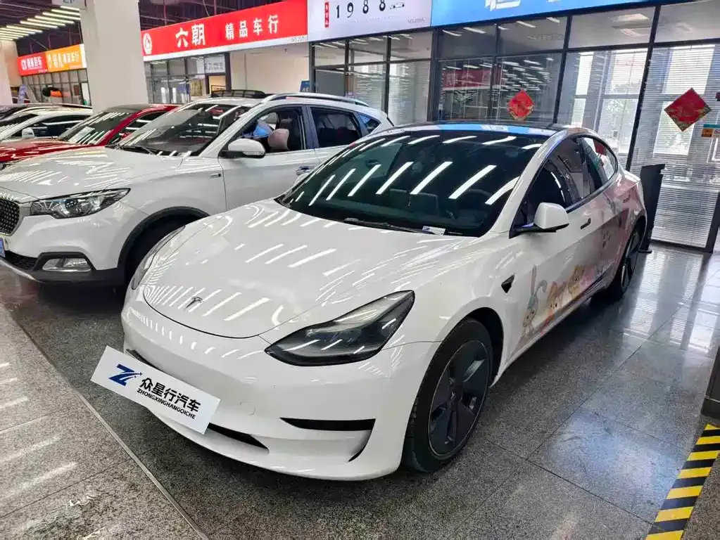 Tesla Model 3 — фото 1