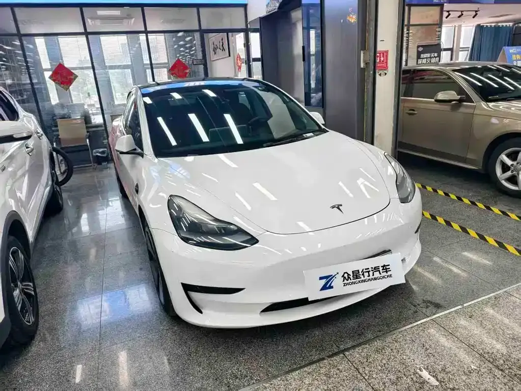 Tesla Model 3 — фото 3