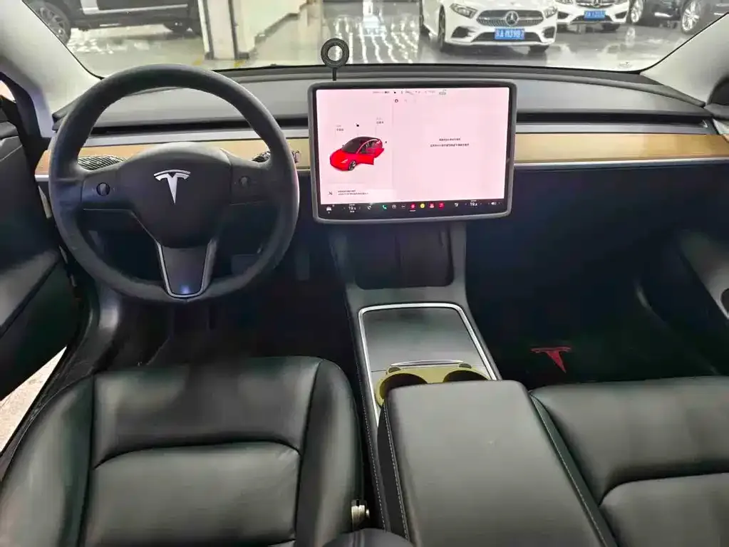 Tesla Model 3 — фото 4